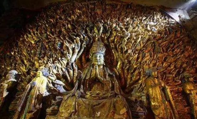 工人修復800年觀音石像,無意中卻觸發暗格,專家看後驚呼:太厲害
