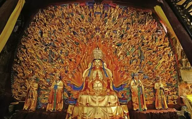 工人修復800年觀音石像,無意中卻觸發暗格,專家看後驚呼:太厲害