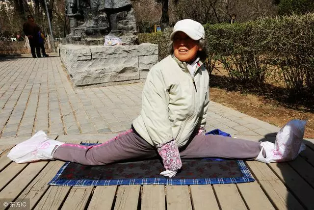 腿腳不好?中醫:6個不花錢的護腿法,堅持做,走路越來越輕快