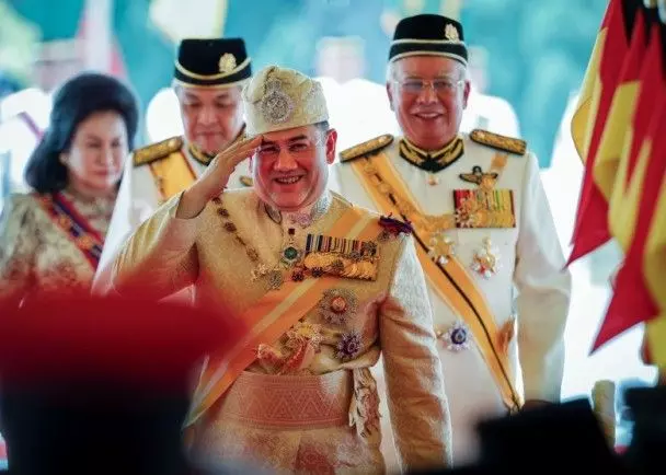 【史上第一位退位的Agong!】你不知道關於國家元首『莫哈末五世』的9件事!曾經迎娶泰國女子!