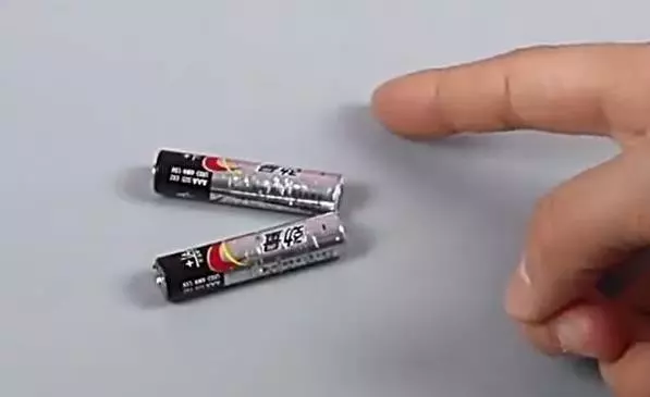 冬天出門時,一定要在身上帶一節廢舊電池,我也是今天才知道!