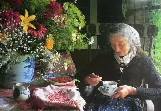 給子女留財產,就是在給他們『添麻煩』。50歲以後,請學會富養自己