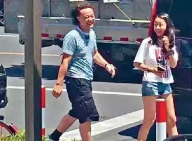 這就是別人家的女兒,陳奕迅帶14歲女兒出遊,長相甜美太搶老爸風頭