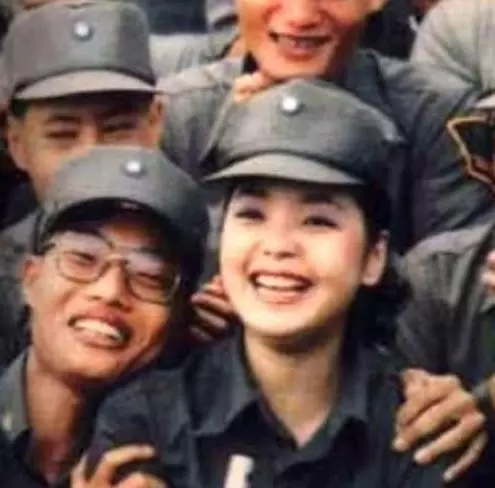 當年他曾獲「鄧麗君香吻」被封史上最幸運國軍!沒想到35年後,現在的他....