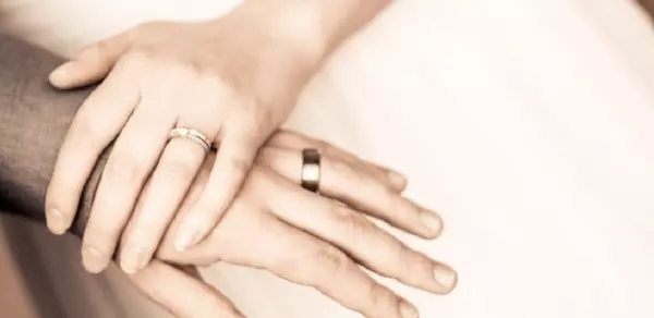 結婚10年沒鑰匙!洗澡只限10分鐘又被公婆關熱水...網爆怒:別人的女兒不是人?