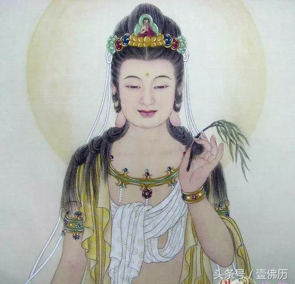觀音菩薩頭頂出現「神秘黑色東西」!工作人員爬上去一看,嚇得一身冷汗狂念阿彌陀佛!