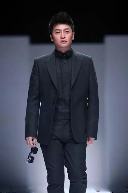 「小虎隊」陳志朋終於變正常了!自爆之前會奇裝異服都是為了「他」