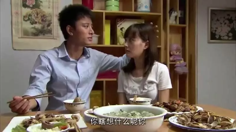 大年初一我獨自「煮12人份晚餐」,婆婆卻進來吩咐「初二也要回來煮給大姑吃」!我笑著回她…