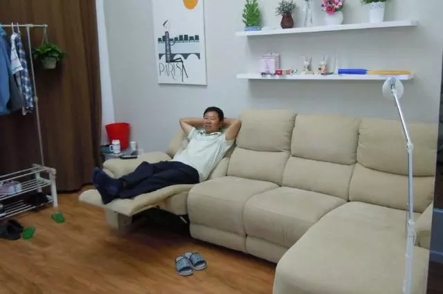 父親生病前妻來探望,病房外聽到父親和護士對話,讓我左右為難!