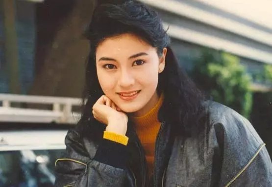 48歲李嘉欣和47歲黎姿近照,年齡相差一歲,對比滿屏尷尬!
