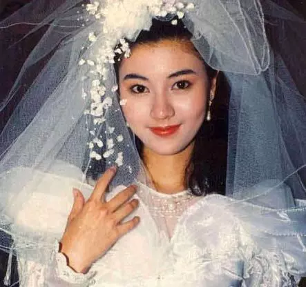 48歲李嘉欣和47歲黎姿近照,年齡相差一歲,對比滿屏尷尬!
