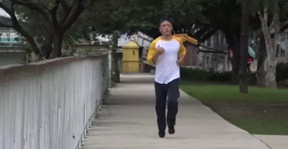 臺灣男子辭職「照顧重病老父9年」,地板床上都是尿,徒手擦淨,你育我成人,我養你到老