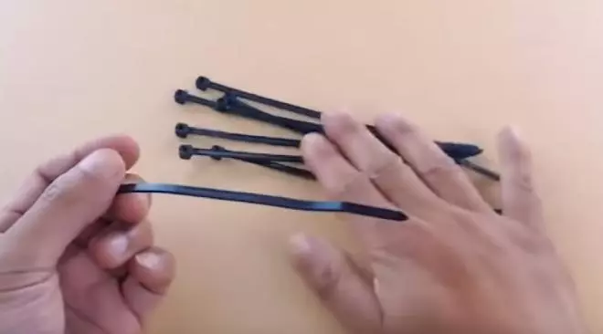 才知道拆開扎帶這麼簡單,不用剪斷,一秒就能打開,太方便了