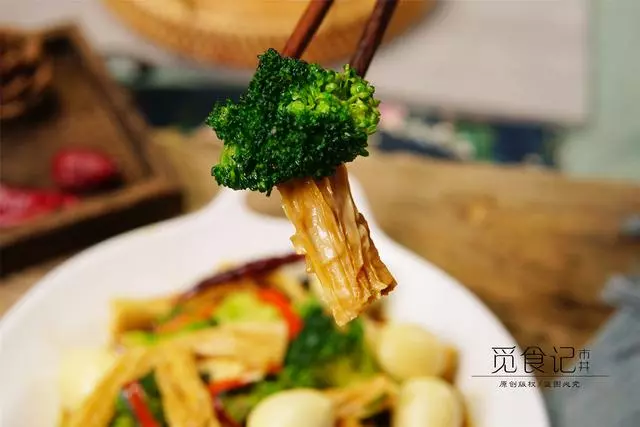 這菜，冬天女人要常吃，葉酸豐富，吃出水靈的皮膚！