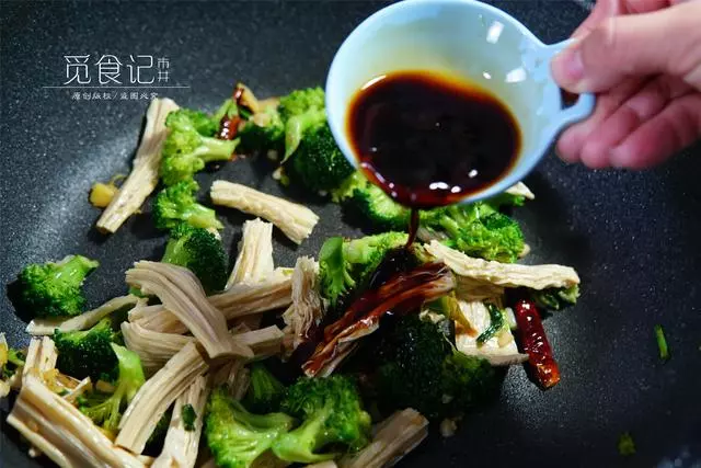 這菜，冬天女人要常吃，葉酸豐富，吃出水靈的皮膚！