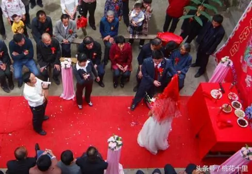 我無奈娶了個二婚女人,新婚夜得知她離婚原因,我噁心的想吐