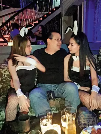 《麻辣》范筱梵老公「3P帝王洗」71秒影片曝光! 2女極樂共浴左右緊貼