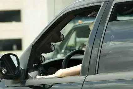 開長途車想睡覺怎麼辦?教你9大實用解決方法 !