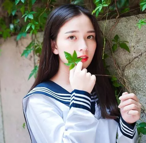 大哥大嫂每月只支付父親200元生活費,老婆的舉動讓我感動落淚