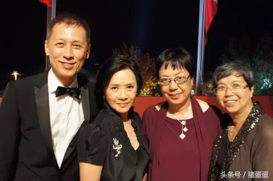 又一名人逝世!震驚港臺娛樂圈!劉德華帶傷攜妻含淚參加,洪金寶拄拐出席!
