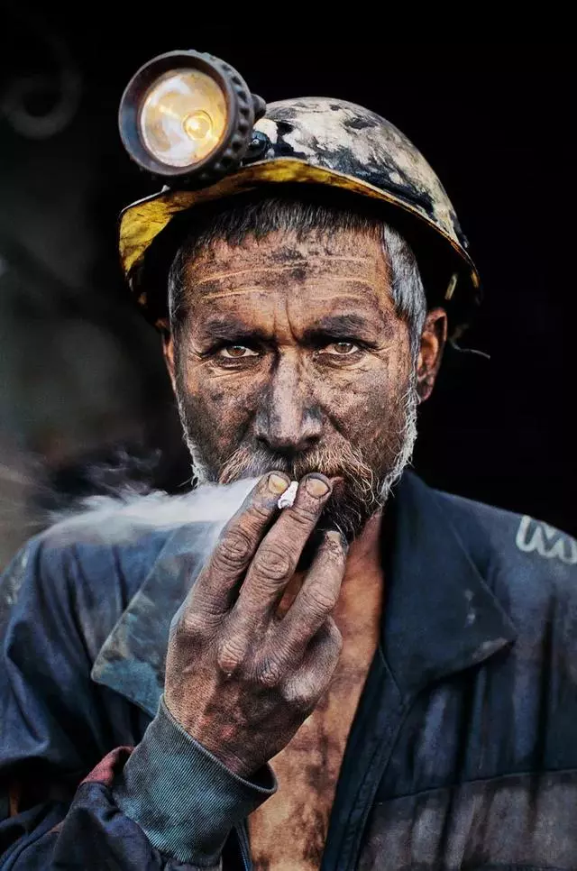 他記錄人們最真實的一面,讓我們了解世界各角落不同的生活