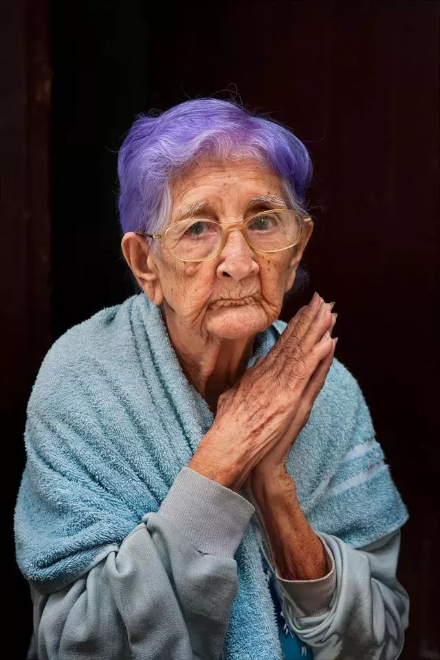 他記錄人們最真實的一面,讓我們了解世界各角落不同的生活