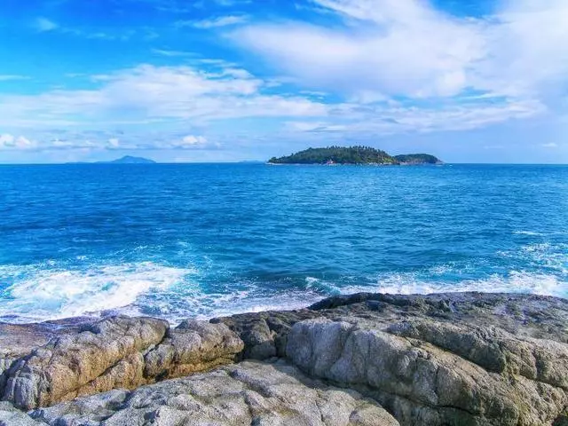 不輸巴厘島的天堂,本地人78%是華人,粵語普通話交流暢通無阻!