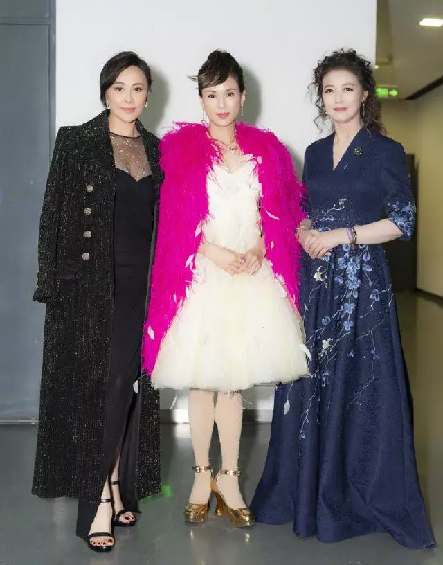 劉嘉玲李若彤周海媚「20年後」再合照,年過40的李若彤還在走少女風