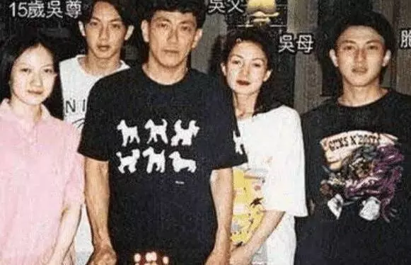 吳尊曬一家旅行照片,豪華程度令人瞠目結舌,不愧是文萊豪門