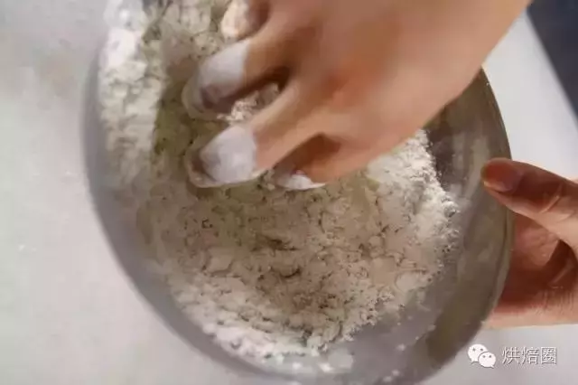 手工揉面快速出膜又不累的方法!關鍵在這幾個揉面技巧上……