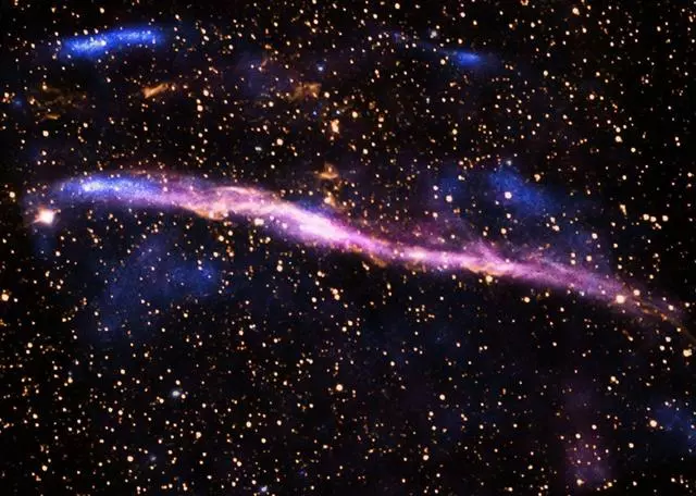 12億光年外的超新星爆炸引發巨大衝擊波,能量足以烤焦地球