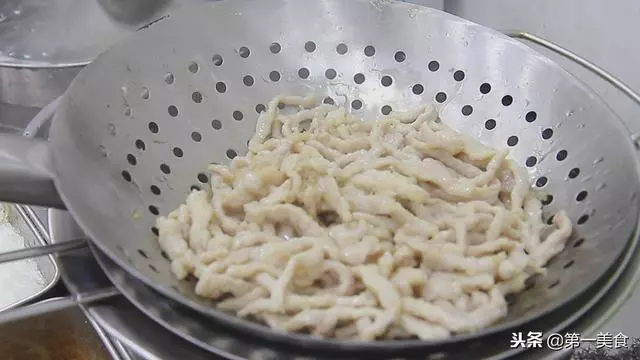 這才是京醬肉絲正確的做法,廚師長詳細講解技巧,口感純正嫩滑