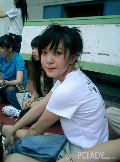 【自拍照公開】吹水站學生妹自曝:十四歲時已經戴33的D圍,在學校飽受歧視,女同學說我是大...怪,說我是假的凶...