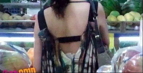原來新加坡的女生都是喜歡這樣穿的!看到我臉都都紅了....