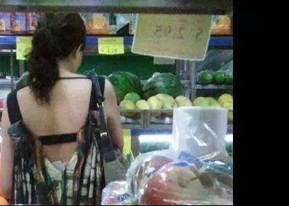 原來新加坡的女生都是喜歡這樣穿的!看到我臉都都紅了....