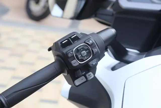 本田夢幻機車黑科技滿滿 時尚全能,能跑山能旅行