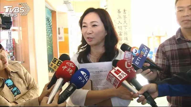 何時隨夫搬往高雄? 李佳芬回應了