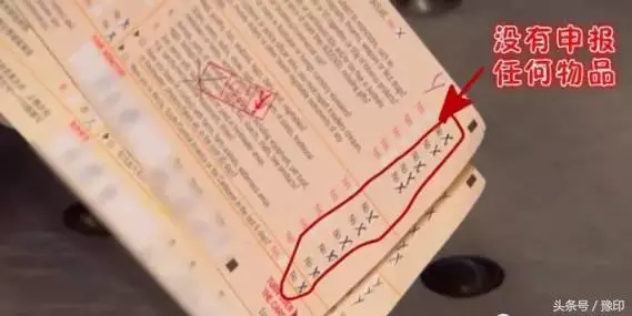 大媽去澳洲探望兒子,過海關時被攔,行李箱一打開.....瞬間成了所有人的噩夢!!