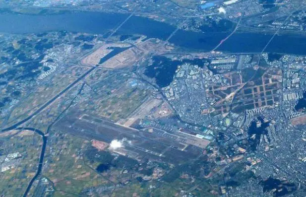日本史上最離奇劫機!客機半途被劫機 警方對峙後逼交出武器...竟全是玩具