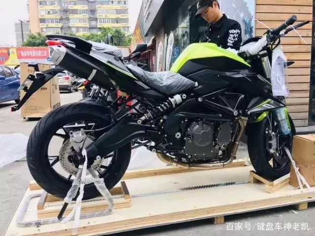 國產唯一的四缸摩托車,黃龍600升級國四,外觀還是沒有改款