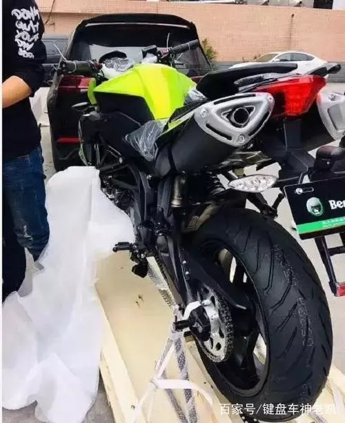 國產唯一的四缸摩托車,黃龍600升級國四,外觀還是沒有改款