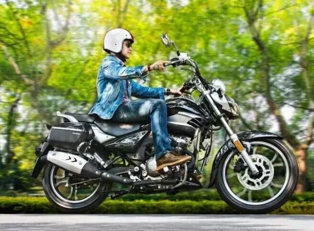 太子車迷福音,這款TR150售價不到一萬元,油耗更低至1.75L!