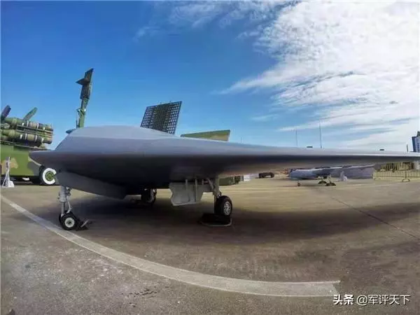 最大起飛重量3噸,新型無人機試飛視頻公布,隱身性能比殲20還強