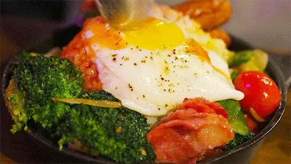 五道口人均70的平價西餐廳,居然一道菜我都不敢點?!