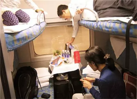 女子列車上昏昏欲睡,旁邊男子頻伸「咸豬手」,男子:妻子的太小