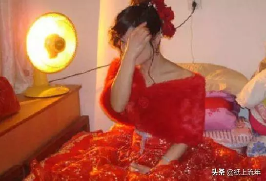 新婚夜老婆一直哆嗦,老公嫌煩,賭氣睡沙發,天亮回屋一瞧,蒙了