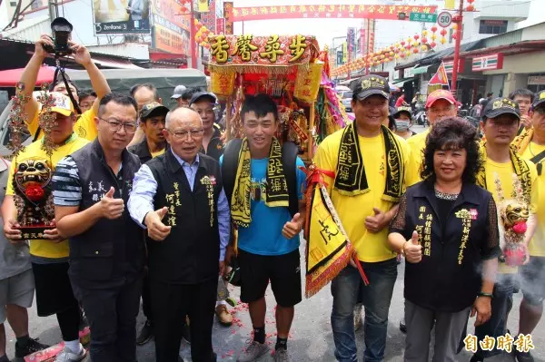 孝子為重病母還願 背媽祖17天走完600公里