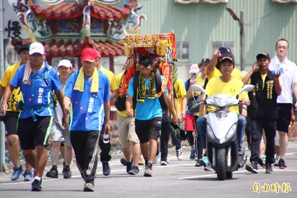孝子為重病母還願 背媽祖17天走完600公里