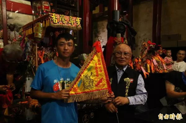 孝子為重病母還願 背媽祖17天走完600公里