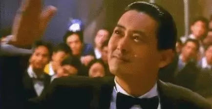 忘了范冰冰吧!62歲周潤發裸捐56億,這才是中國明星的良心!